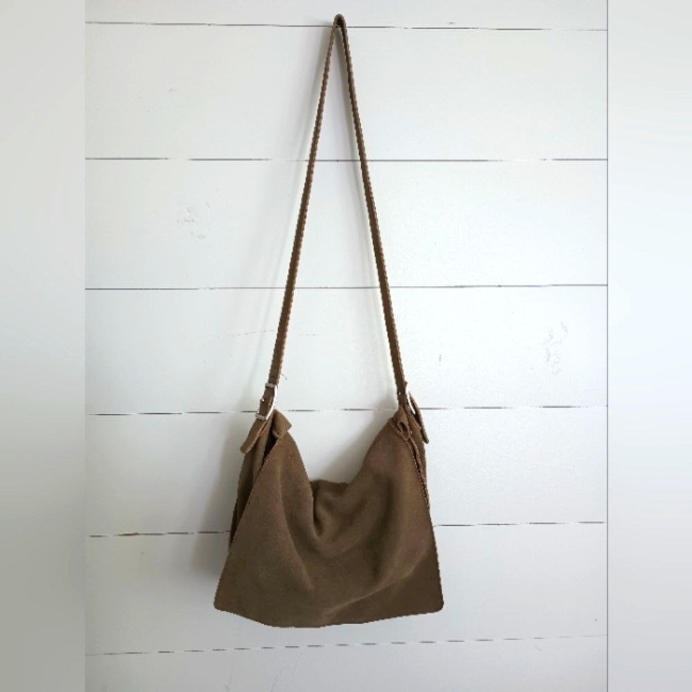 G.H. Bass Co Y2K real leather suede messenger bag olive green